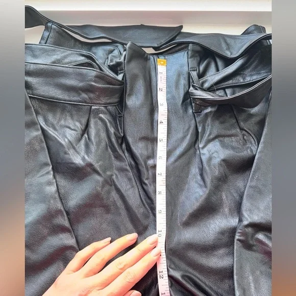 Commando Women’s Black Paperbag Waist Faux Leather Crop Pants Size Medium - Picture 5 of 7